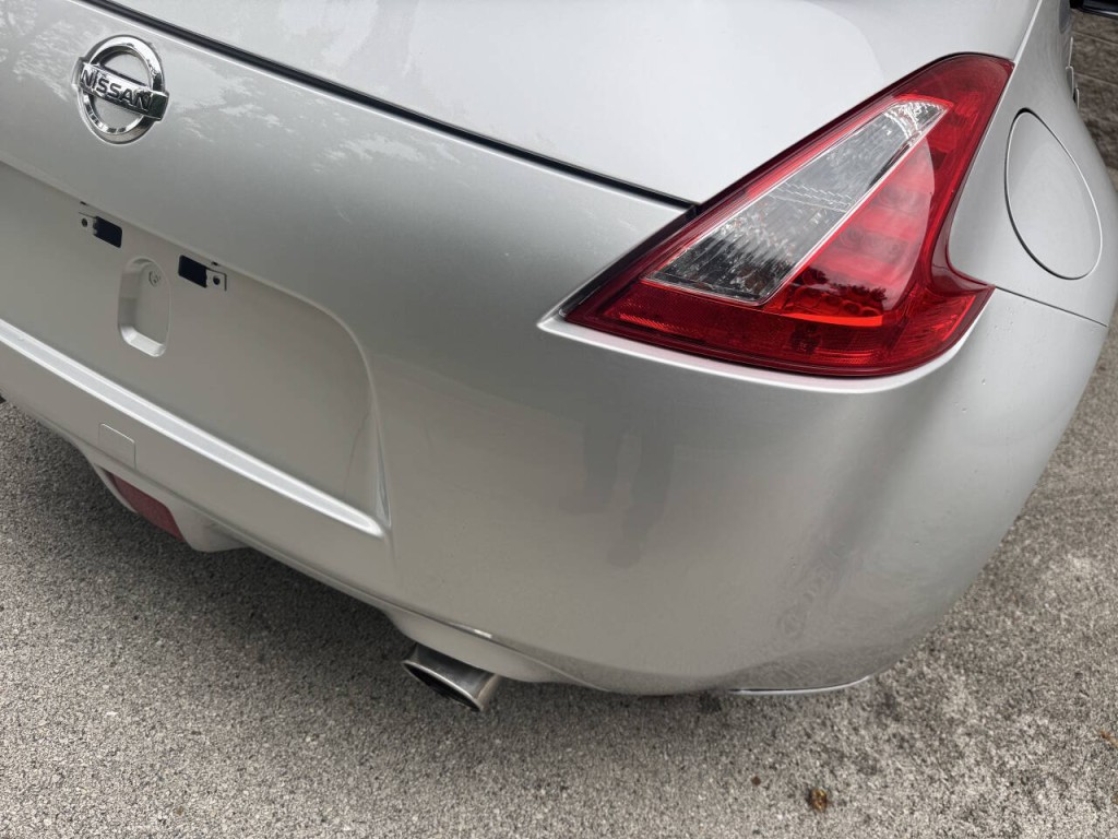 2015 Nissan 370Z Image 16