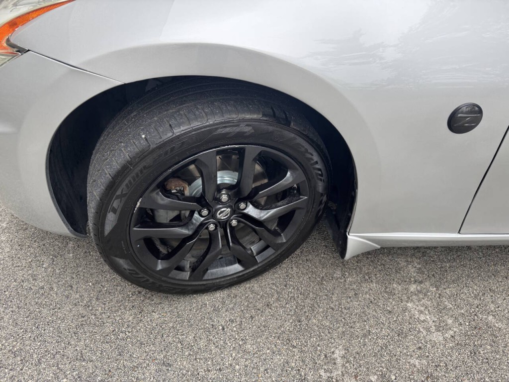 2015 Nissan 370Z Image 18