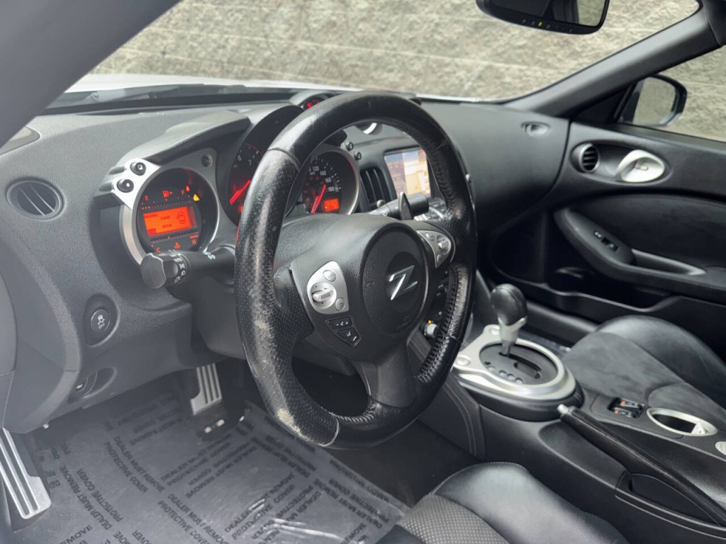 2015 Nissan 370Z Image 22