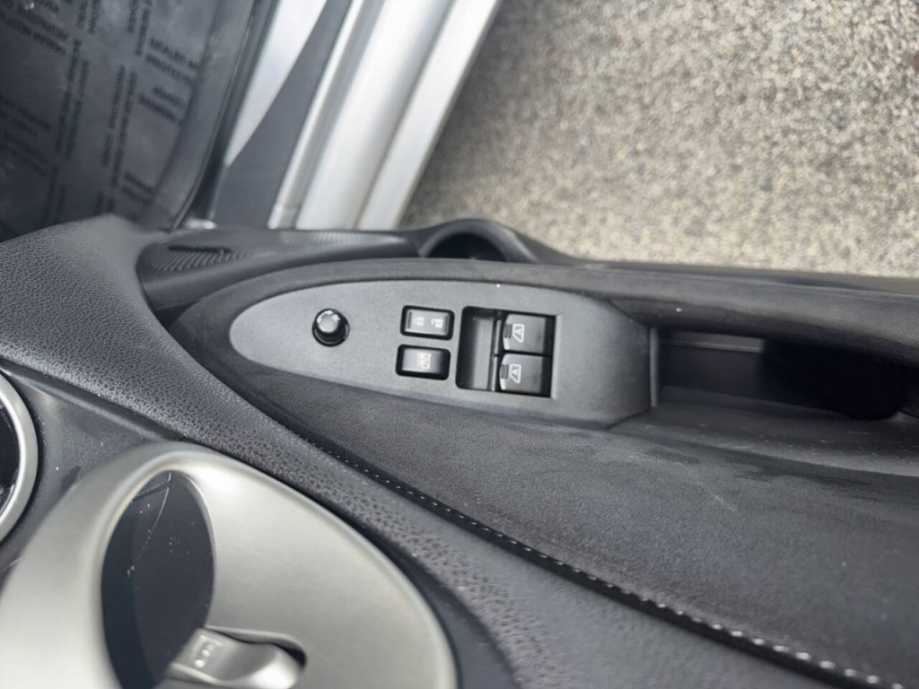2015 Nissan 370Z Image 25