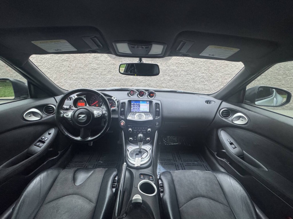 2015 Nissan 370Z Image 27
