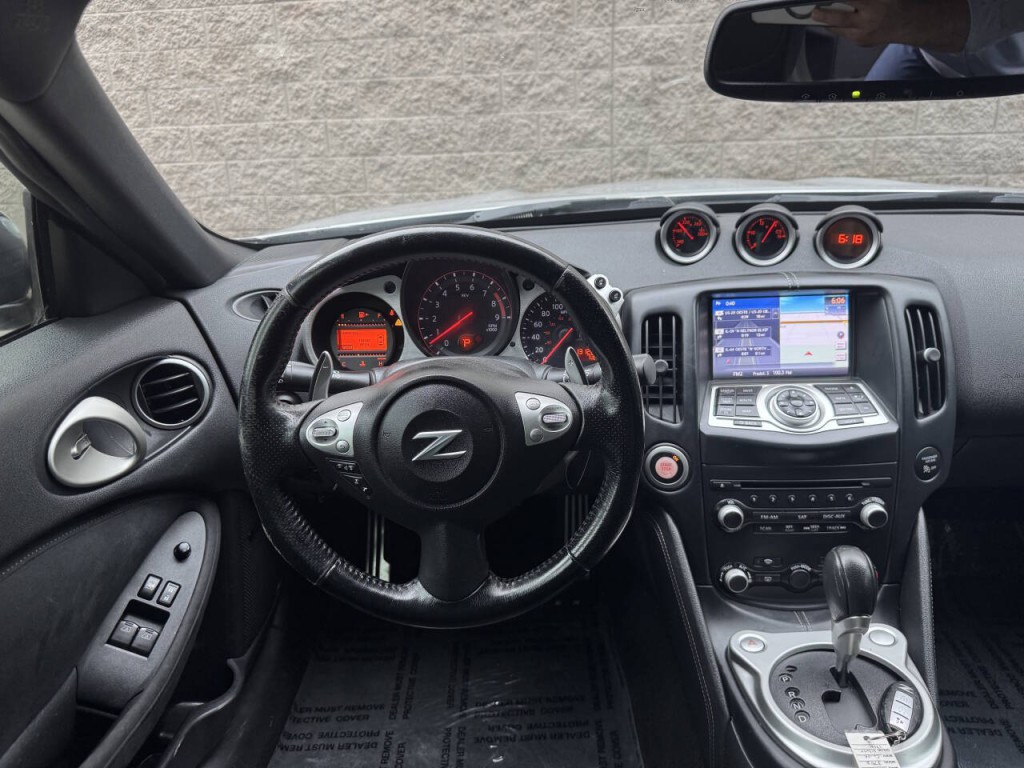 2015 Nissan 370Z Image 33