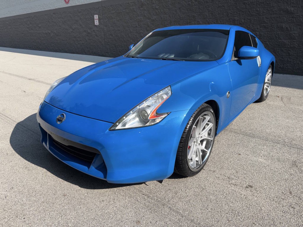 2010 Nissan 370Z Image 3