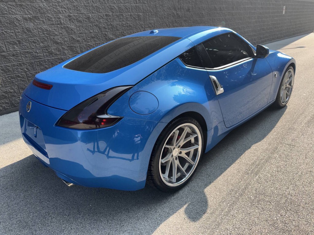 2010 Nissan 370Z Image 5