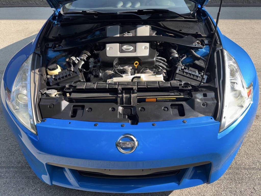 2010 Nissan 370Z Image 11