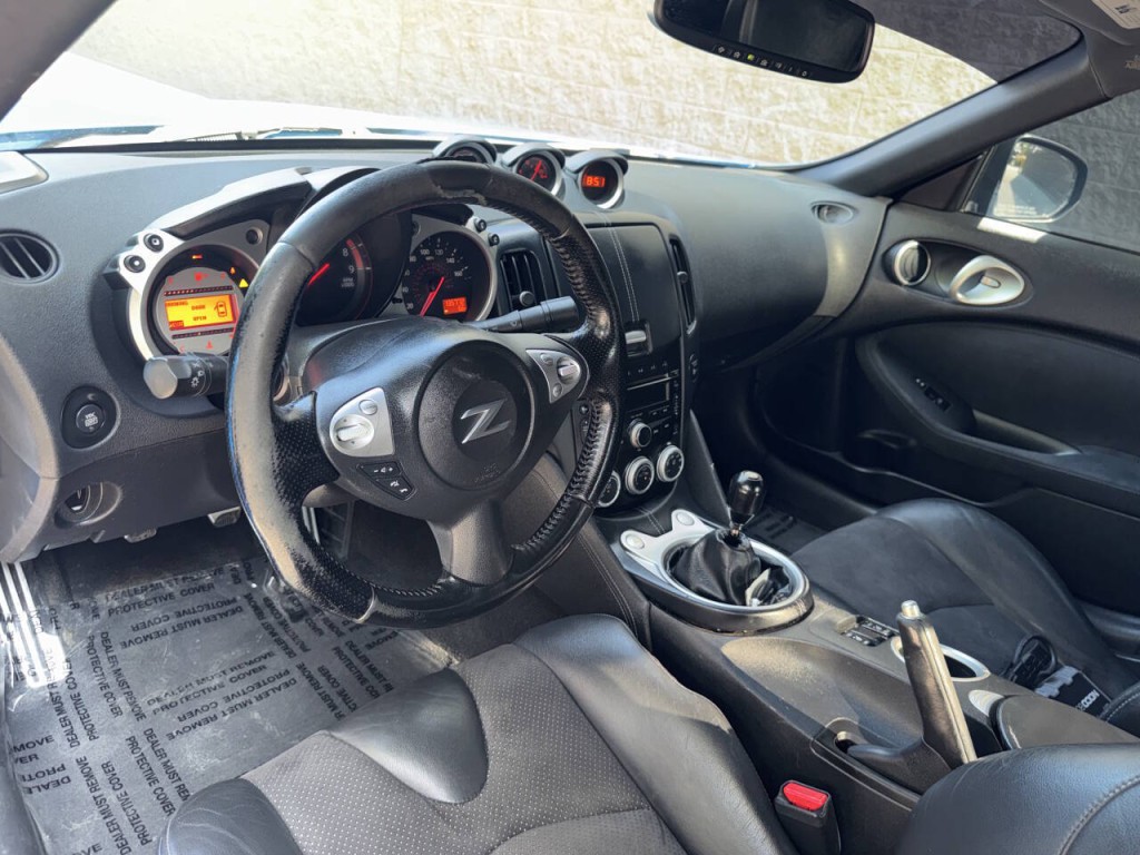 2010 Nissan 370Z Image 24