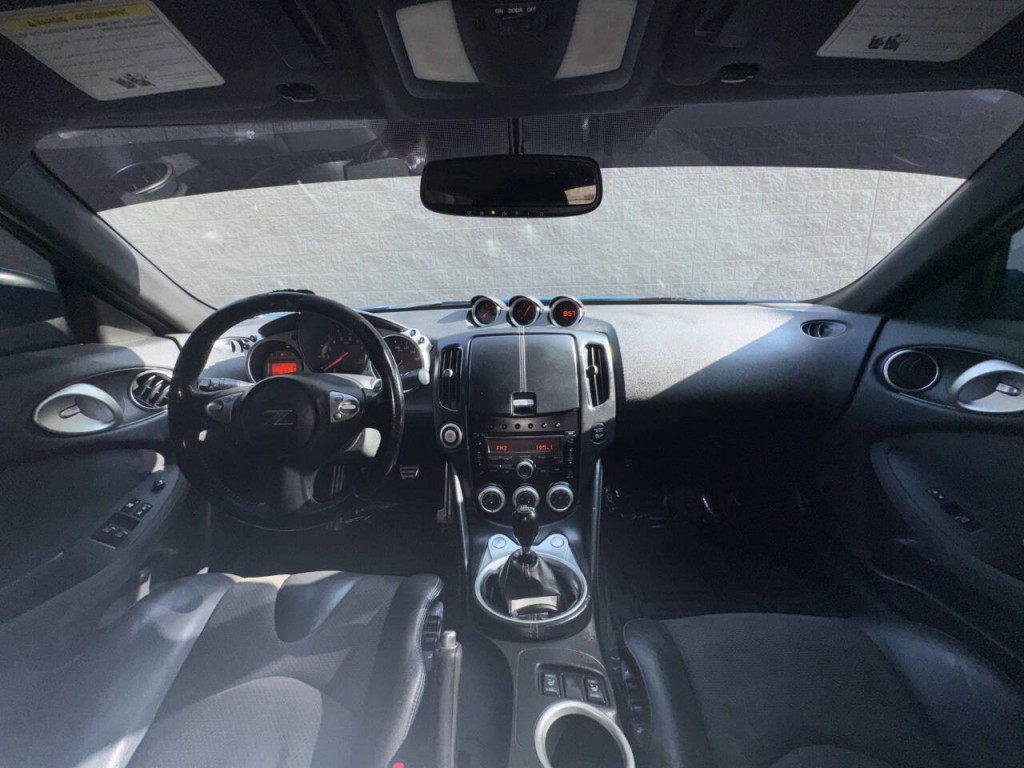 2010 Nissan 370Z Image 27