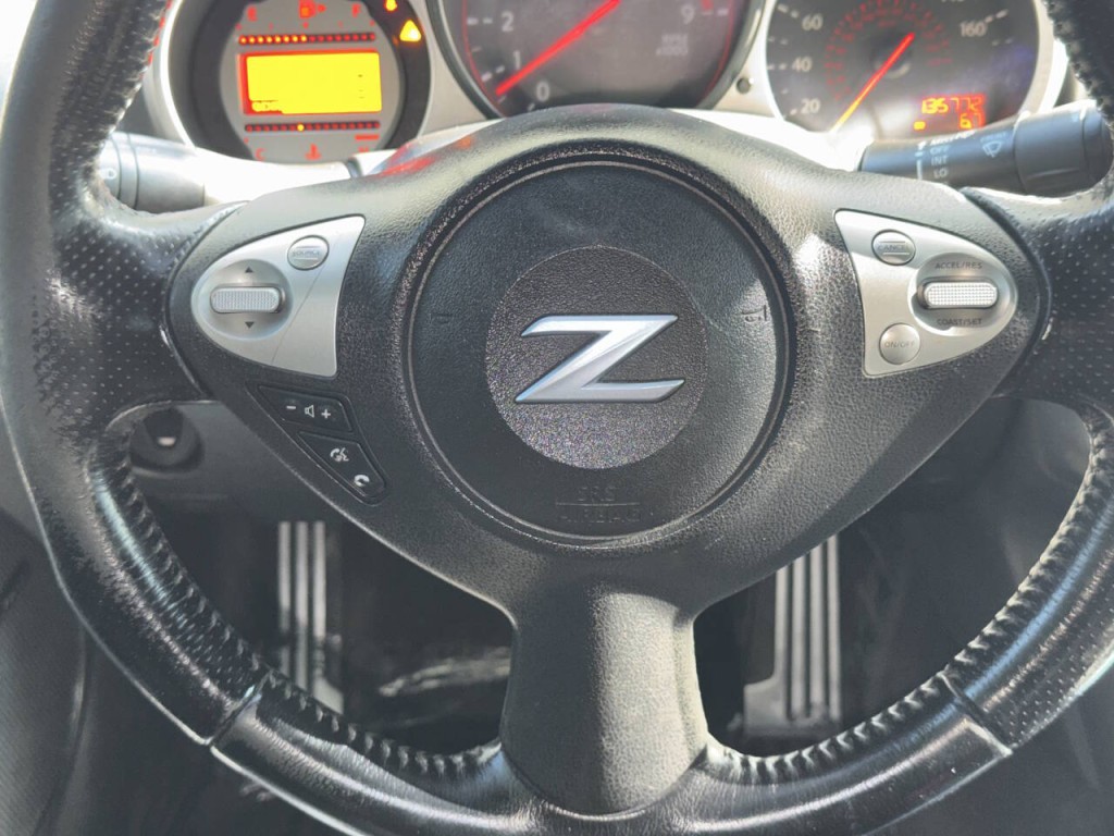 2010 Nissan 370Z Image 28