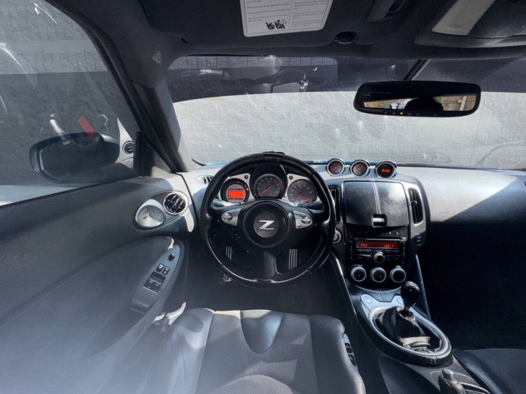 2010 Nissan 370Z Image 29