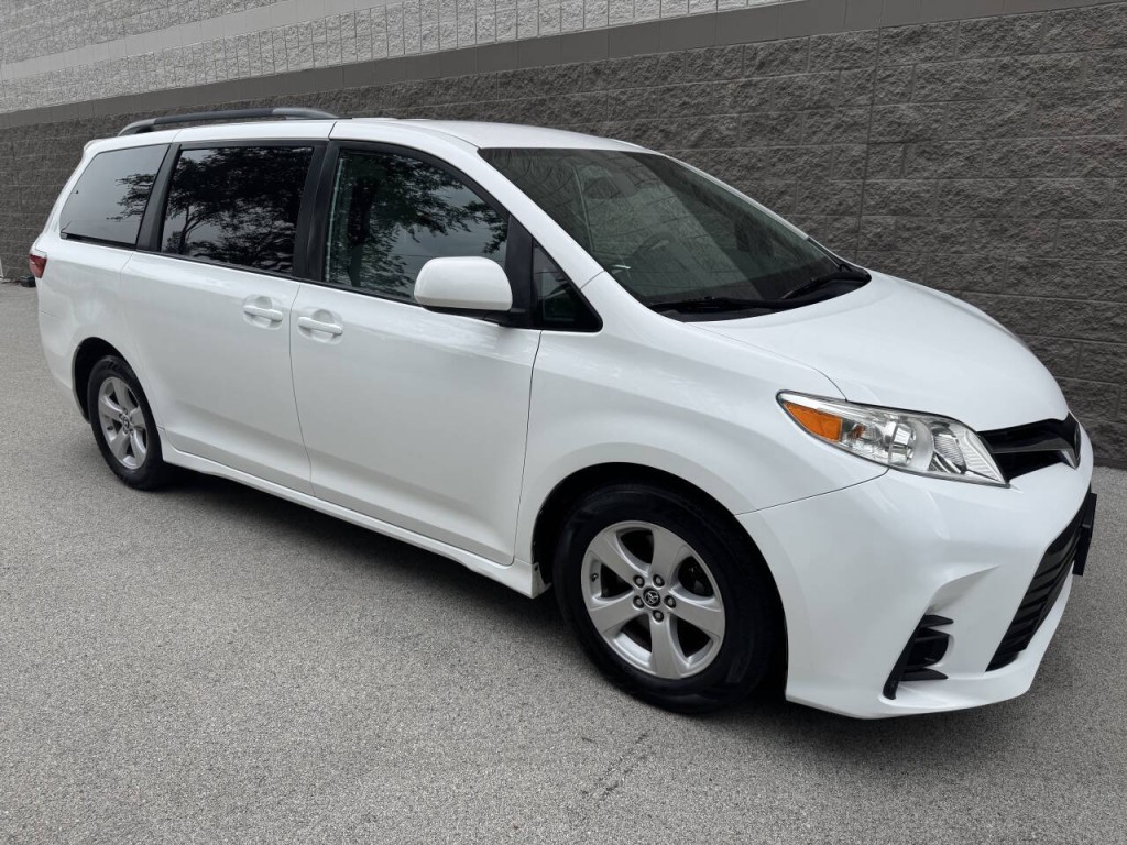 2019 Toyota Sienna Image 3