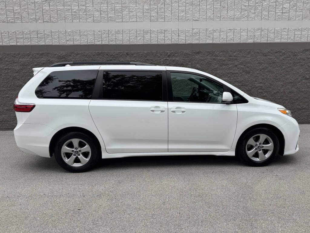 2019 Toyota Sienna Image 6