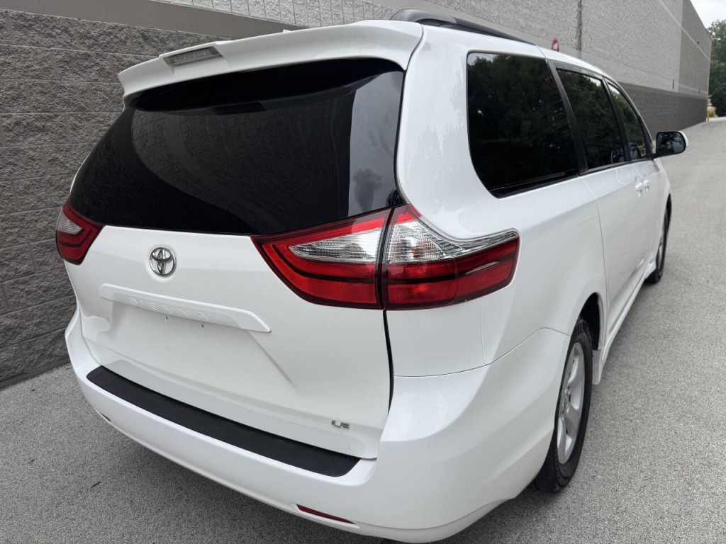 2019 Toyota Sienna Image 7