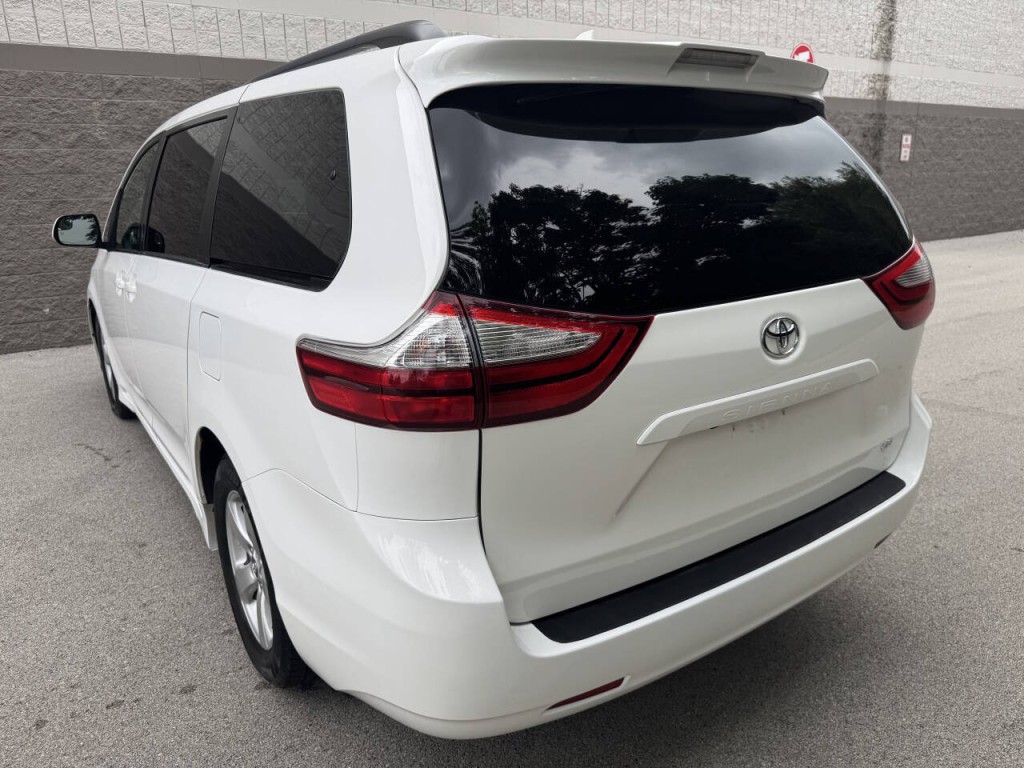 2019 Toyota Sienna Image 15
