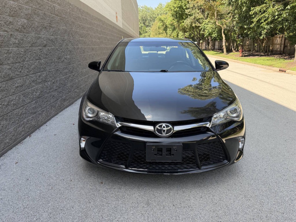 2017 Toyota Camry Image 3