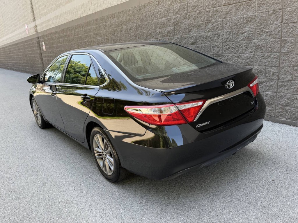 2017 Toyota Camry Image 4