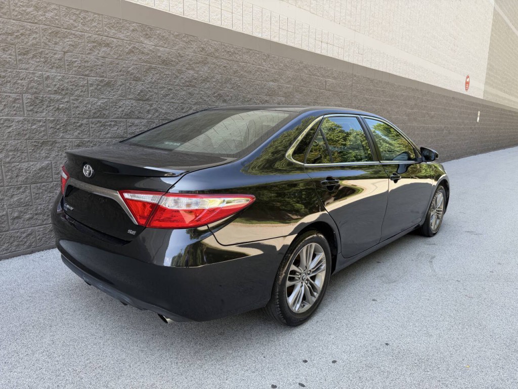 2017 Toyota Camry Image 7