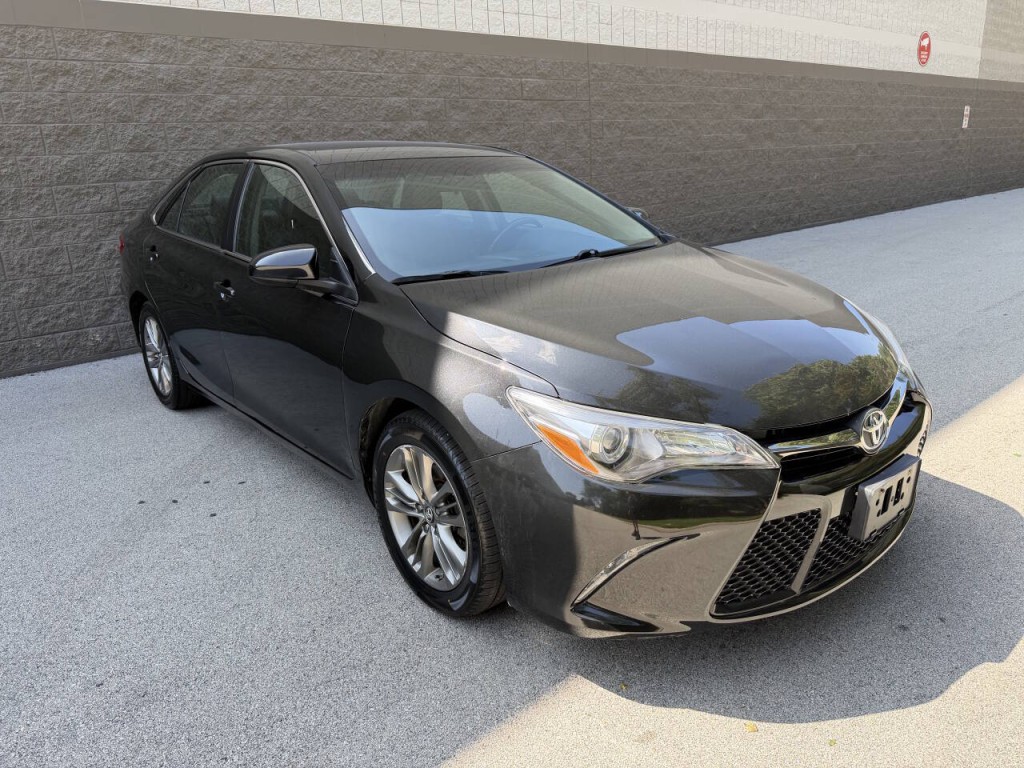 2017 Toyota Camry Image 9
