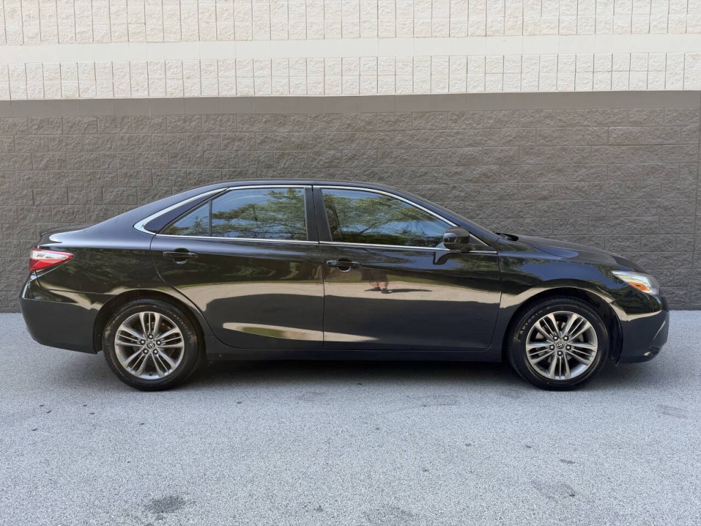 2017 Toyota Camry Image 10