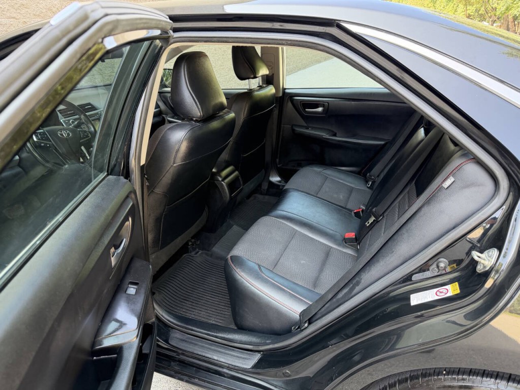 2017 Toyota Camry Image 12