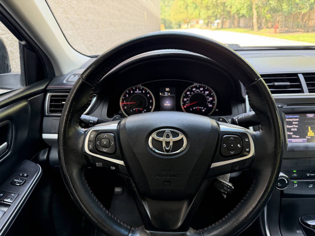 2017 Toyota Camry Image 15