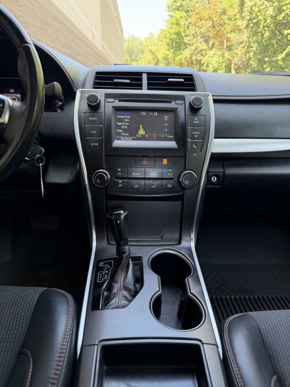 2017 Toyota Camry Image 16