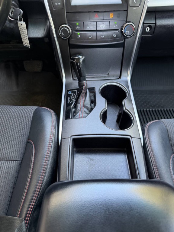 2017 Toyota Camry Image 17