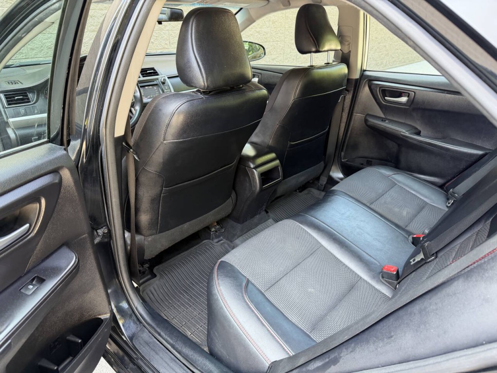 2017 Toyota Camry Image 22