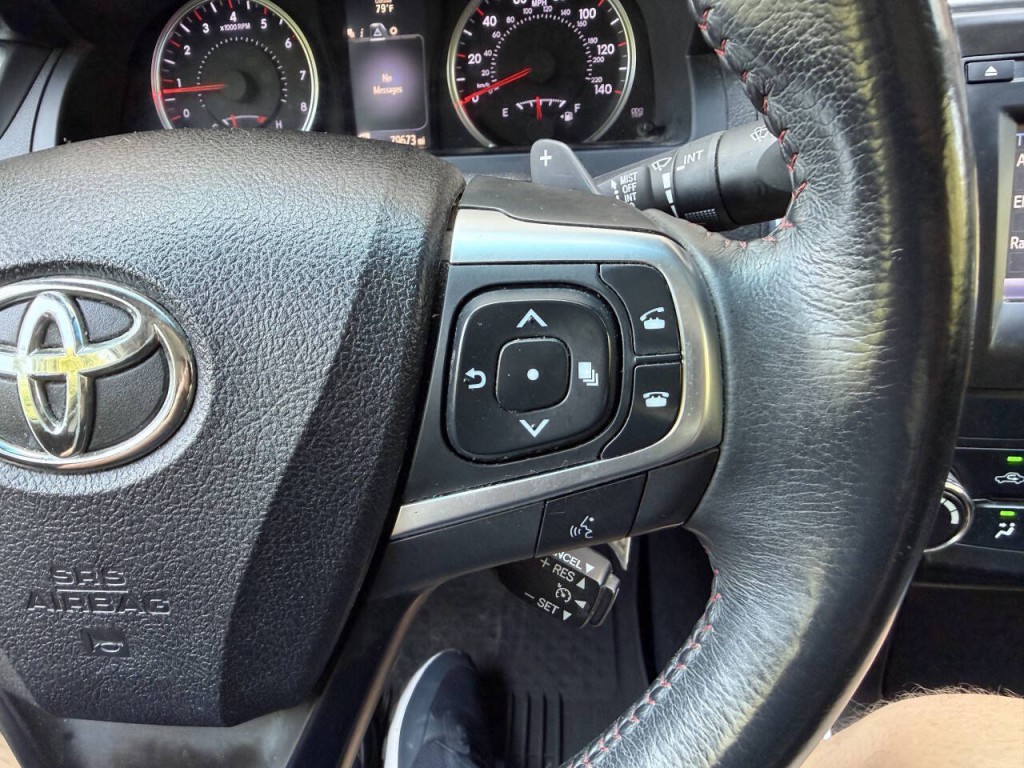 2017 Toyota Camry Image 24