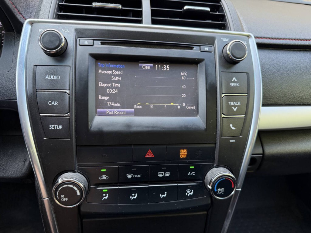 2017 Toyota Camry Image 25