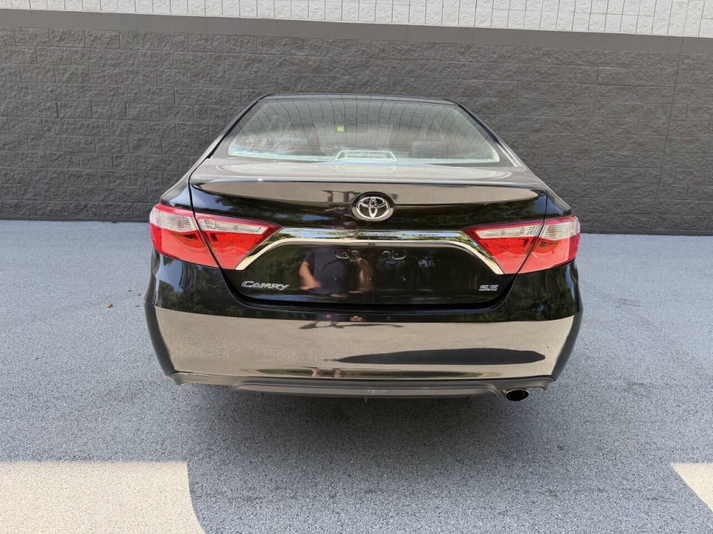 2017 Toyota Camry Image 27