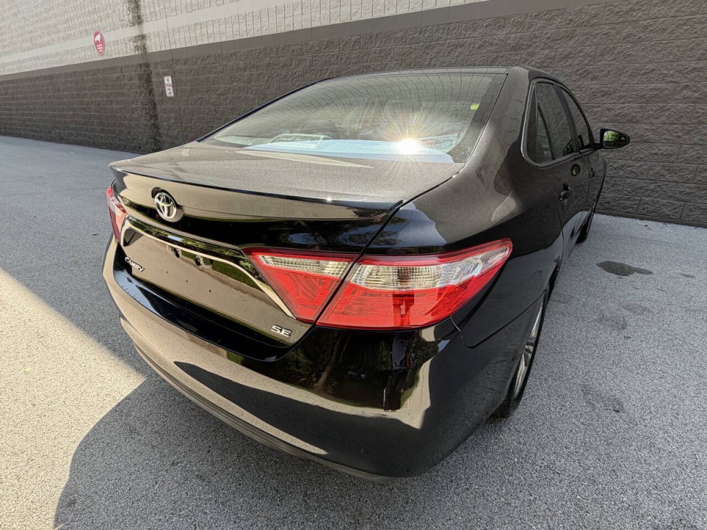 2017 Toyota Camry Image 28