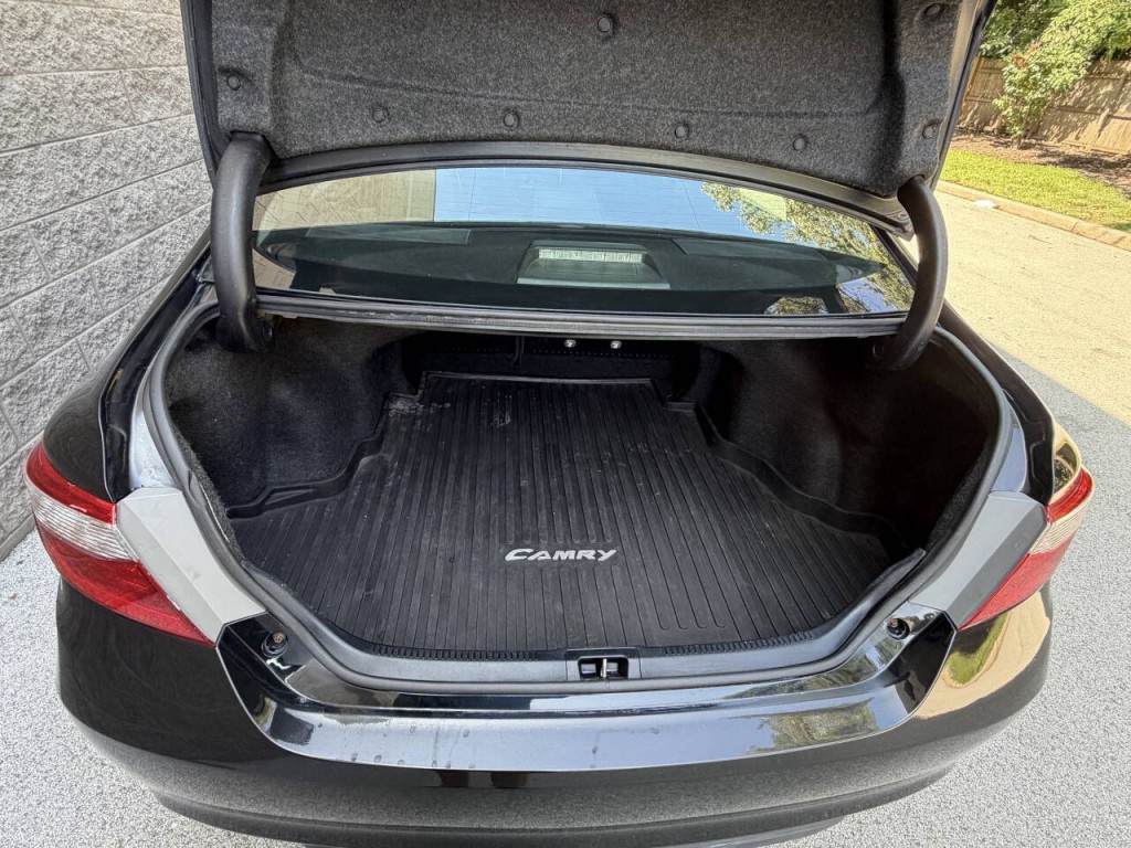 2017 Toyota Camry Image 31