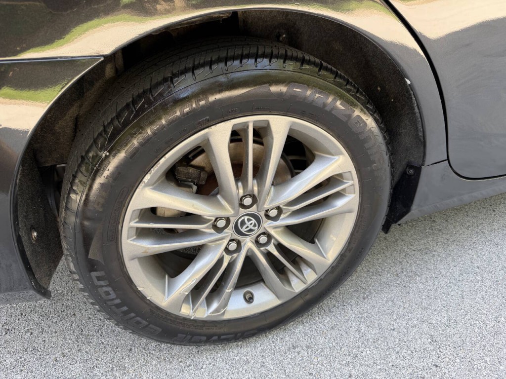 2017 Toyota Camry Image 34
