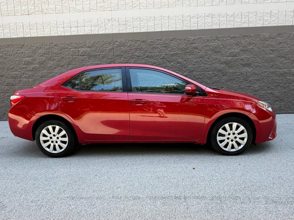 2015 Toyota Corolla Image 2