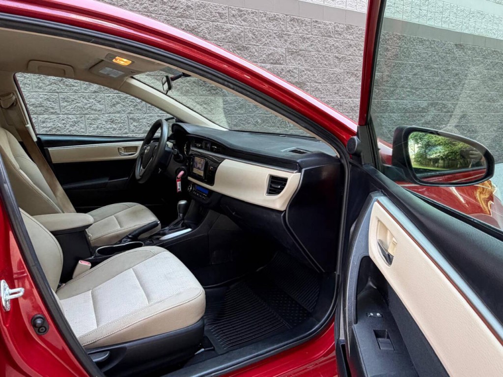 2015 Toyota Corolla Image 22