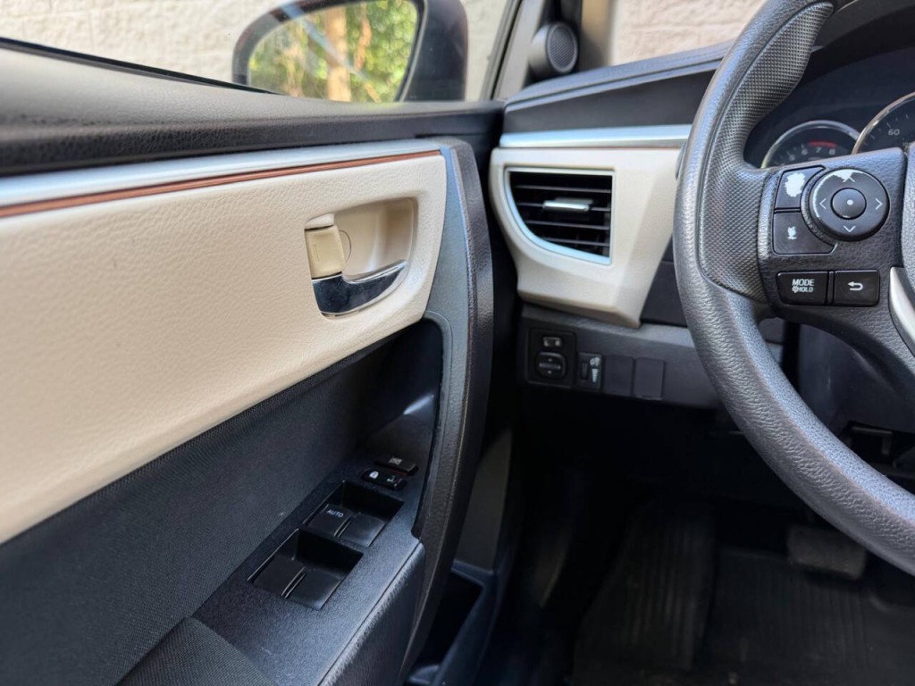 2015 Toyota Corolla Image 23