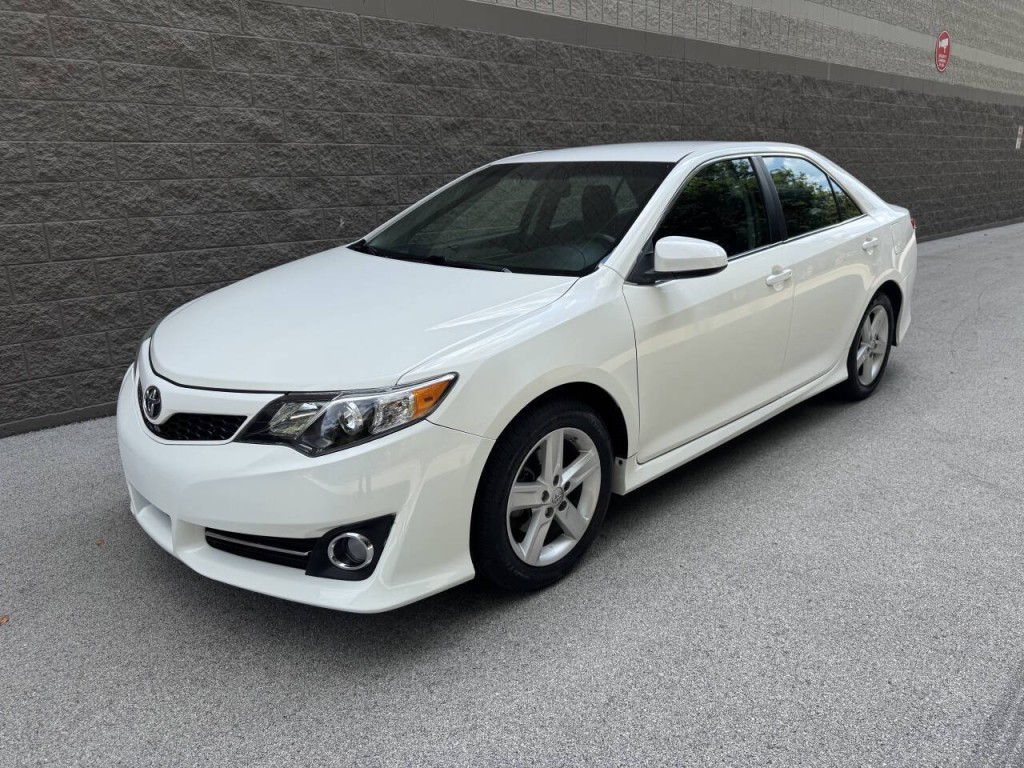 2014 Toyota Camry Image 1