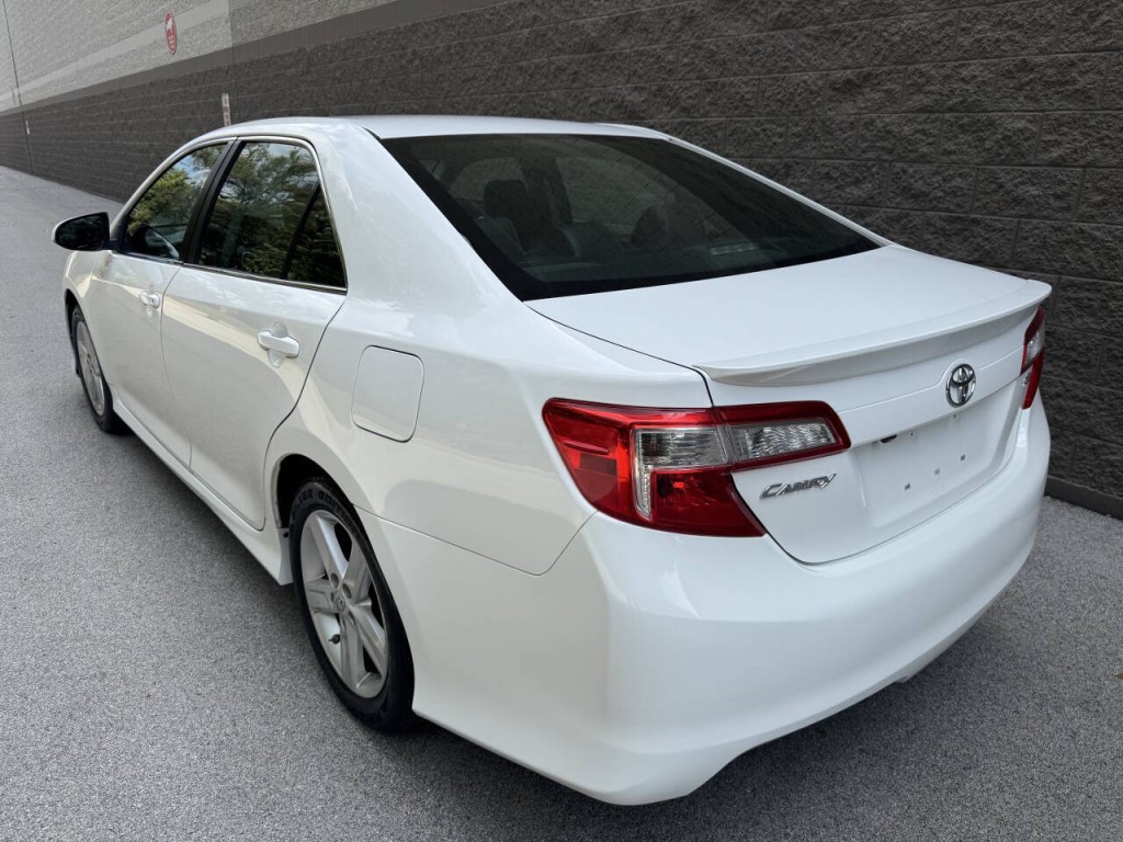 2014 Toyota Camry Image 3