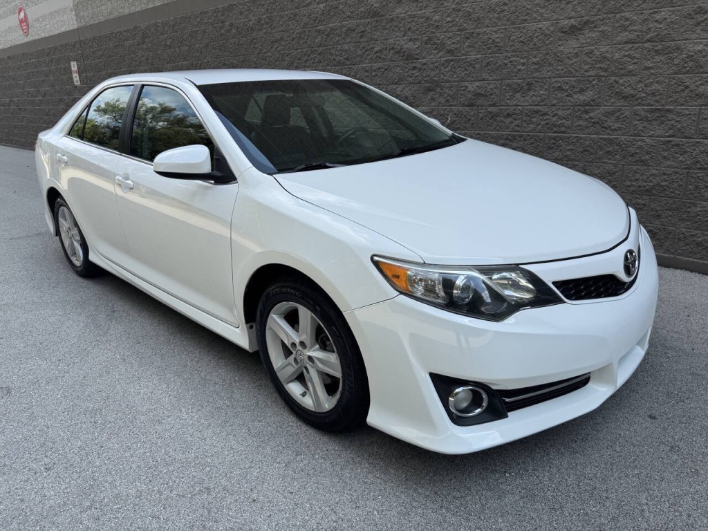 2014 Toyota Camry Image 11
