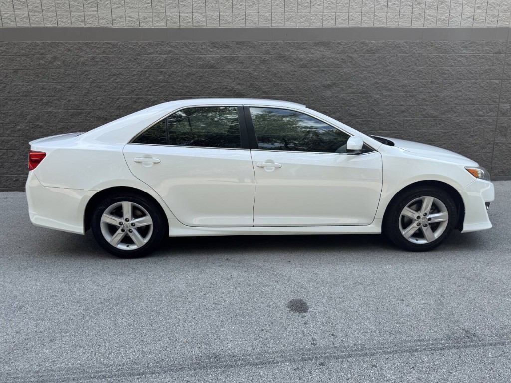 2014 Toyota Camry Image 12