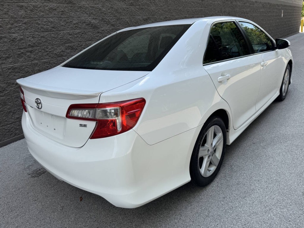 2014 Toyota Camry Image 13