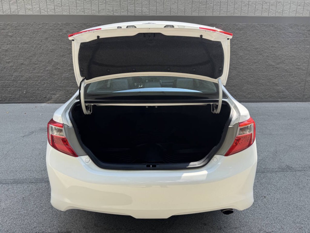 2014 Toyota Camry Image 14