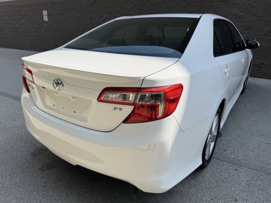 2014 Toyota Camry Image 15