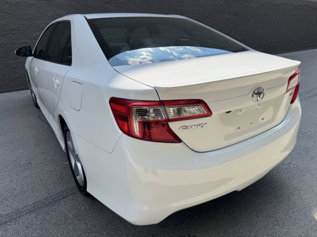 2014 Toyota Camry Image 17