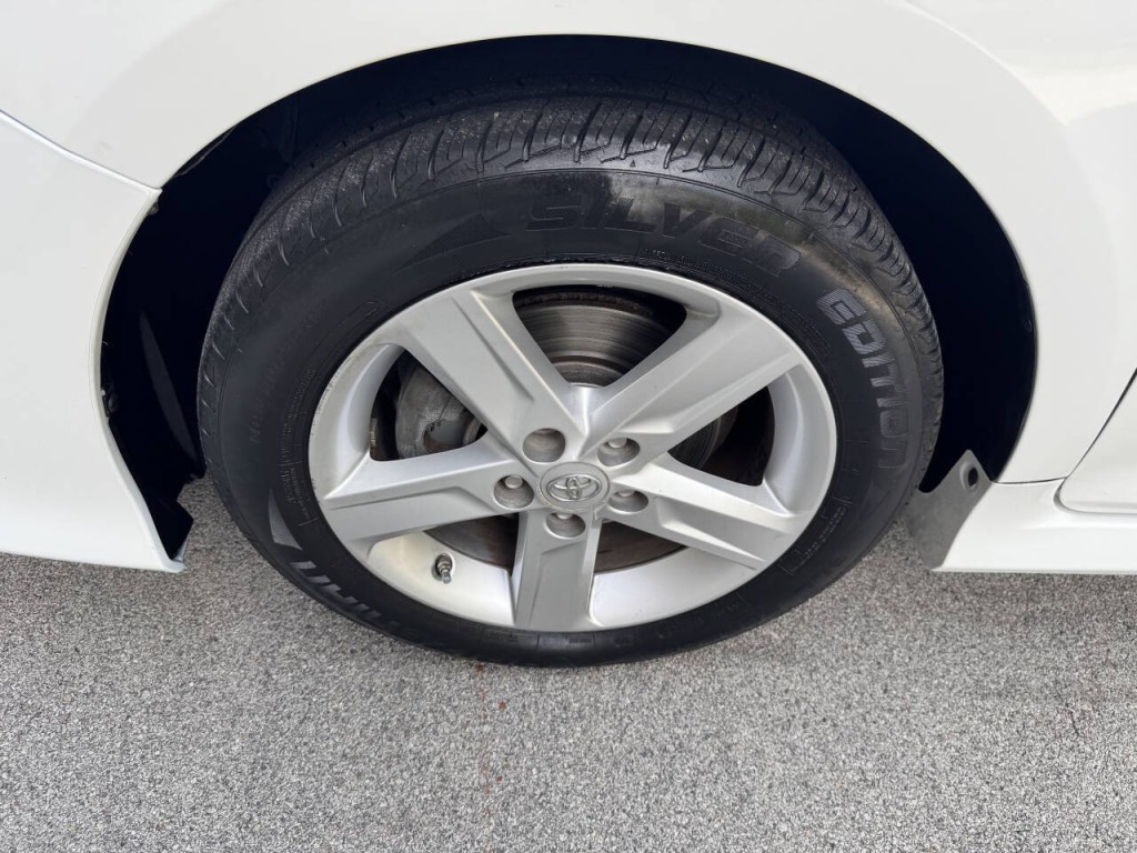 2014 Toyota Camry Image 18
