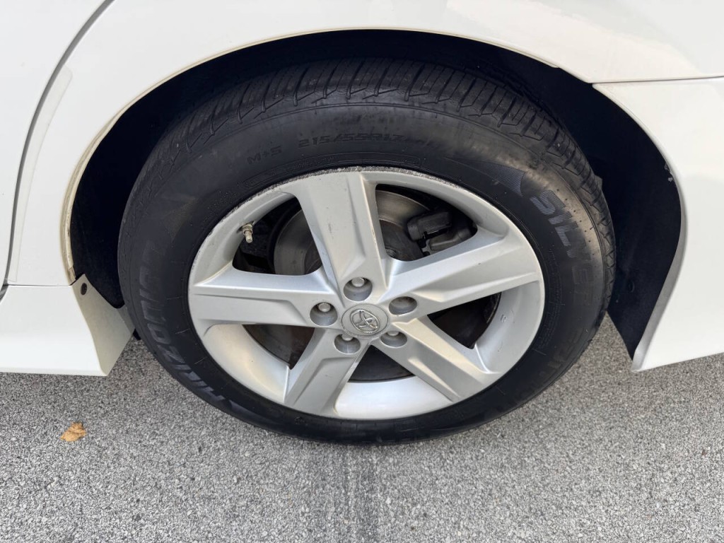2014 Toyota Camry Image 19