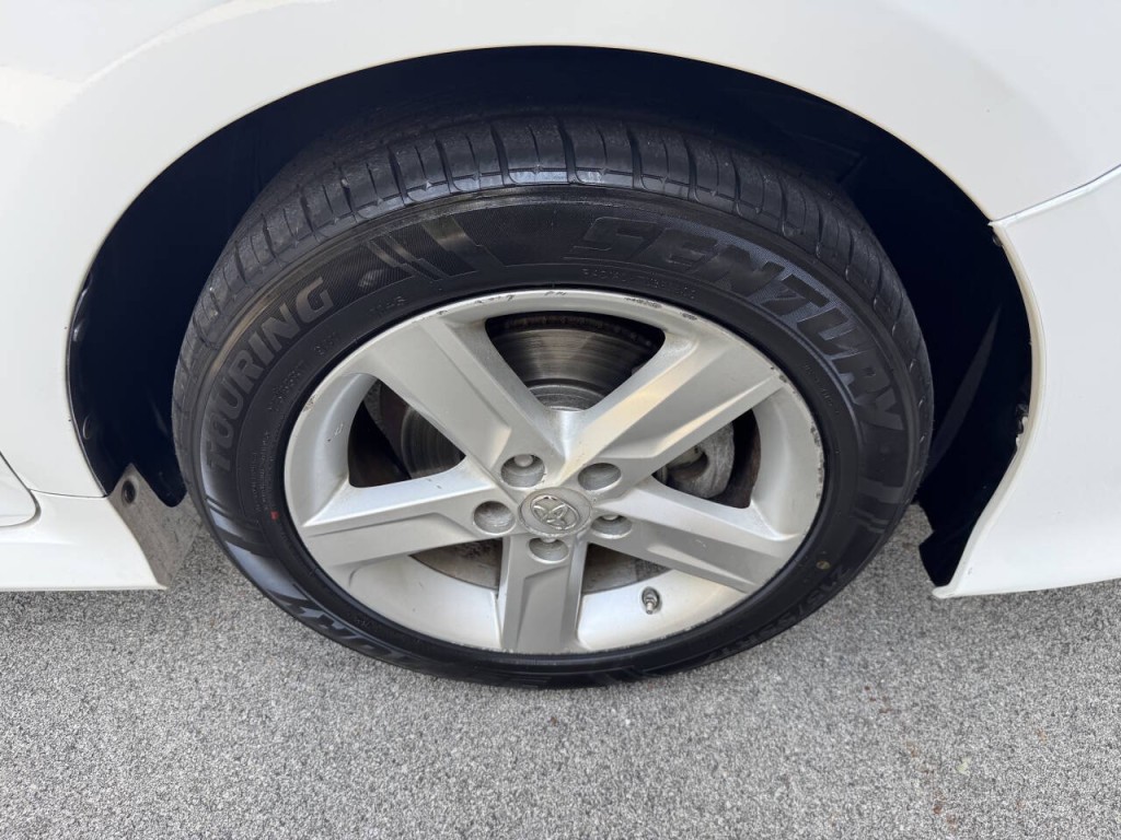 2014 Toyota Camry Image 21