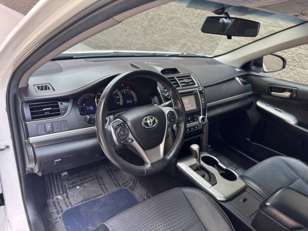 2014 Toyota Camry Image 23