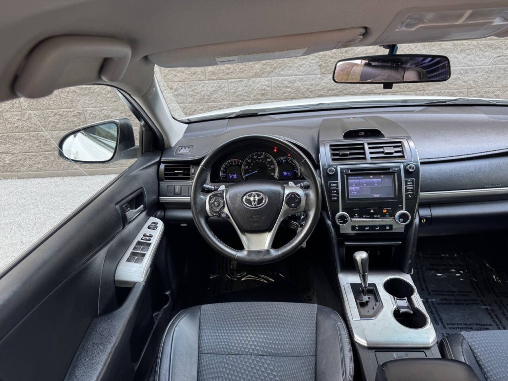 2014 Toyota Camry Image 31