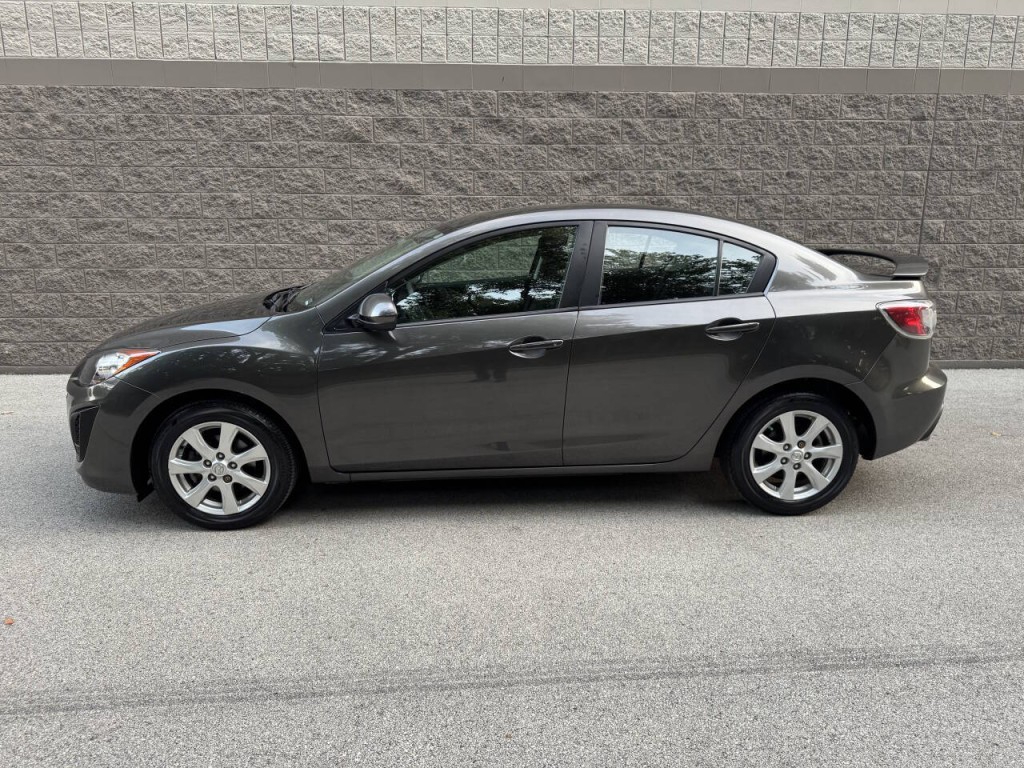 2010 Mazda Mazda3 Image 2